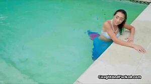 Sexy Neighbor Mermaid Gives Amazing Outdoor Blowjob!