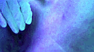 estoy tan caliente por una verga grande y jugosa que me hace squirtear en mi masaje solo