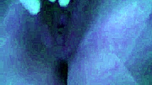 estoy tan caliente por una verga grande y jugosa que me hace squirtear en mi masaje solo