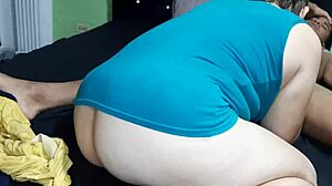 madrastra gives horny blowjob with deepthroat action during movie