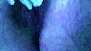 estoy tan caliente por una verga grande y jugosa que me hace squirtear en mi masaje solo