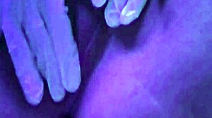 estoy tan caliente por una verga grande y jugosa que me hace squirtear en mi masaje solo