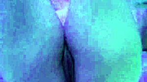 estoy tan caliente por una verga grande y jugosa que me hace squirtear en mi masaje solo