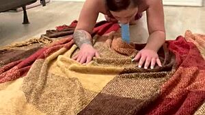 Seductive Muse Cam Model Uses Dildo on Big Ass