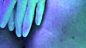 estoy tan caliente por una verga grande y jugosa que me hace squirtear en mi masaje solo