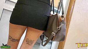 novinha shows tits and pussy while snacking at mcdonalds outdoors