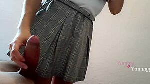 Dandole de sentones a mi profesor por una mejor nota aunque la verdad es que me encanta su verga y sentarme en ella