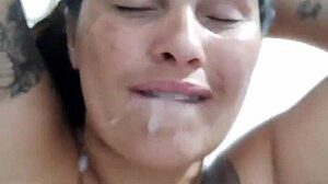 Meu marido socou forte na buceta e gozou nos meus peitos com bareback cum on tits action.