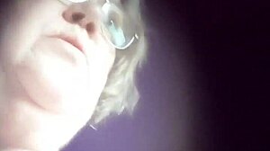 Narrative harige kut plassen shows a hairy beaver and pussy in a detailed scene of natural release