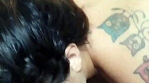 Meu marido socou forte na buceta e gozou nos meus peitos com bareback cum on tits action.