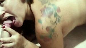 Meu marido socou forte na buceta e gozou nos meus peitos com bareback cum on tits action.