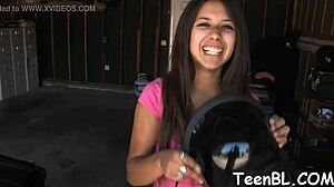 uh, watchin this chick play with her twat makes me super hungry for some rough sex and cumshot action with friends