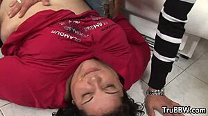 Kauhunen isoäitinen pelastuu perverson kovan BBW-panosta!