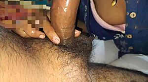 देसी गांव भाभी बेस्ट मसाज देकर मुंह में कम खत्म करती हुई