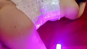 la mejor amiga de mi esposa me deja follarla sin condon por algo de dinero obviamente a escondidas de su marido 3