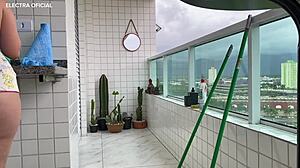 câmera de segurança- faxineira safada usando shortinho socadinho