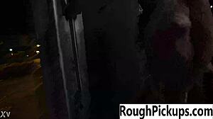 这骚货户外公开羞辱野捡尸狂干