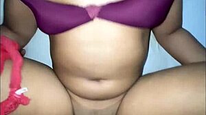 Story of a hot girl in bathroom college scenes