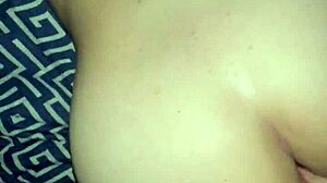 Culo grande en cuatro gimiendo fuerte