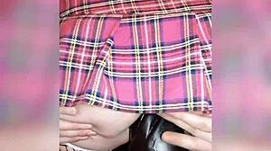 SHEMALE HUGE DILDO IN ASS