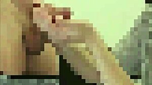 Straight insurance broker gets convinced for first time blowjob and handjob in homemade scene