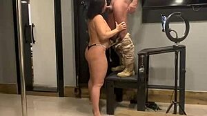 castigando a mulher safada do corno