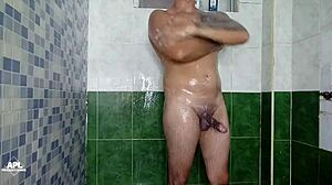 Amantes Cachondos Calm Their Heat With A Good Bath And A Steamy Fuck In The Shower