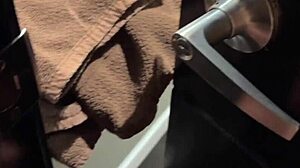 Mi hermanastra caliente me deja follar su culo en la ducha cum in mouth