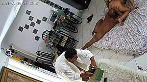 Corno filma esposa sendo esfolada por vários machos e por todos os buracos