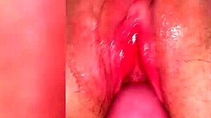 Escucha mi vagina siendo follada por mi padrastro de 47 años el disfruta mucho metiendo su polla de viejo en mi coño