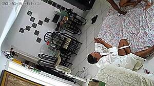 Corno filma esposa sendo esfolada por vários machos e por todos os buracos