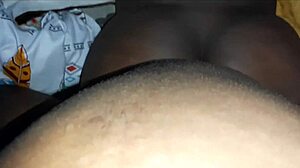 Chatte ras�e humide baise sensuel avant de dormir