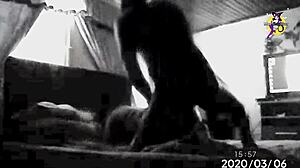 Neg�o pauzudo maltratando a casada com hardcore interracial pounding!