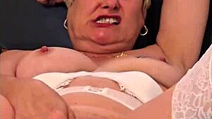 Self care time, letting me squirt and cum just for you with toys 😏