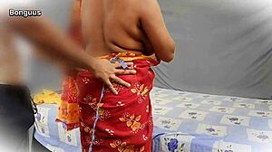 Эй портной, жестко выеби эту милфу с большими сиськами и кончи в мокрую пизду!