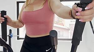 why are you masturbating in the gym while chatting with your lover?