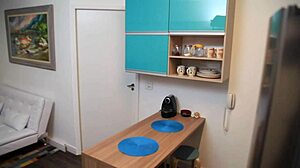 Marido bom faz isso antes de trabalhar com milf redhead in lingerie domination.