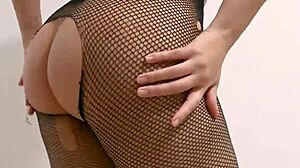 oh man i just love seein this teen amateur twerk twerk twerk with her big ass all naked... its amazin!