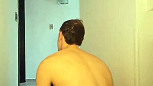 Mi madrastra adicta a la verga me folla while mi papa esta de viaje