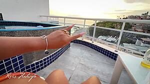 puta casada toda exibidinha na piscininha da cobertura