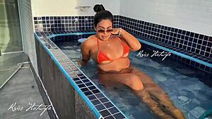 puta casada toda exibidinha na piscininha da cobertura