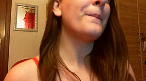 ma che fai con quella figa di gomma? tua madre ti insegna a masturbarti con fighe vere e finte