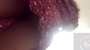 Bajo La Falda De Mi Vecinita!