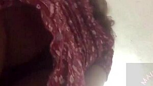 Bajo La Falda De Mi Vecinita!