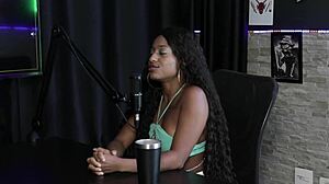 você já fez várias ménage? a personalidade dela me atrai, estranhei porque não estava sendo comida, como começou? - vicky menage sheer red