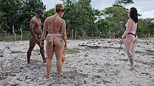 Batendo bola no capinho com meu vizinho perdemos o cusinho. Sensual bedroom licking and rough interracial anal creampie with tall Brazilian babe.