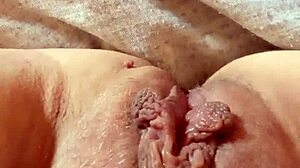 milf spreads open her pussy