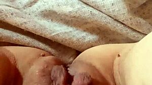 milf spreads open her pussy