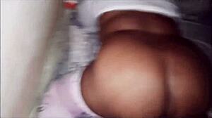 Madrasta crente mama gostoso no pau do enteado. Depois dá a buceta para foder doggystyle.