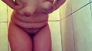 i'm that putinha shaving my bucetinha to make it cheirosinha and i love recording to instigate you all